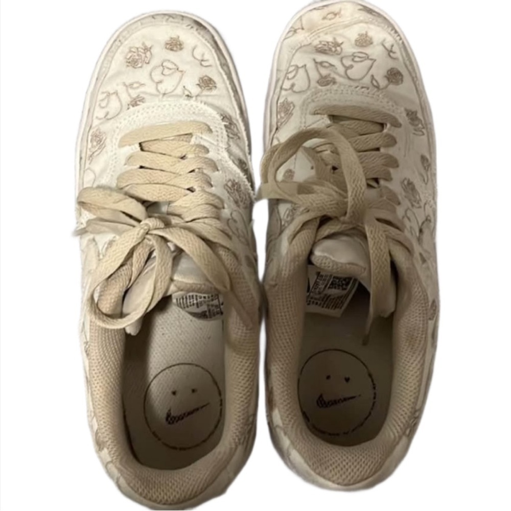 Nike Court Vision Low
Valentine's Day (Women's) size 8